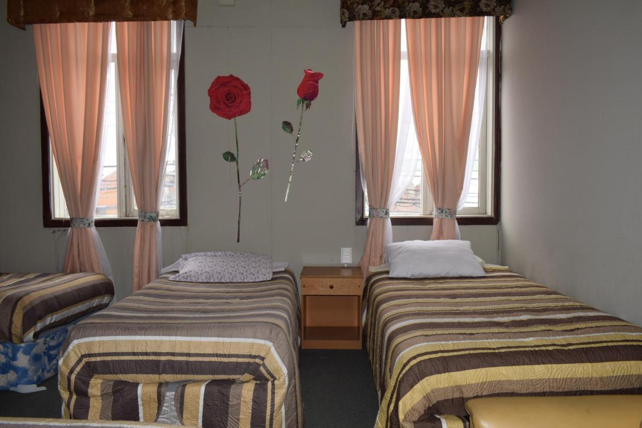 Hostal Torres Del Paine Punta Arenas Exterior foto